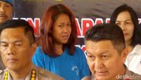 Ekspresi Ratu Keraton Agung Sejagat Saat Berbaju Tahanan
