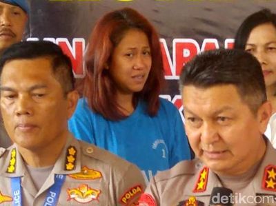 Ekspresi Ratu Keraton Agung Sejagat Saat Berbaju Tahanan