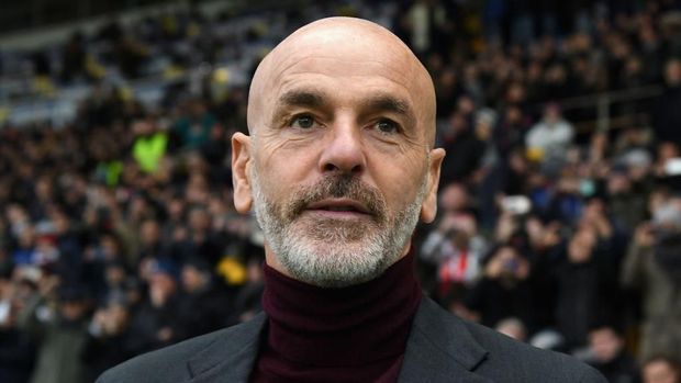 PARMA, ITALY - DECEMBER 01:  Stefano Pioli head coach of AC Milan  looks on during the Serie A match between Parma Calcio and AC Milan at Stadio Ennio Tardini on December 1, 2019 in Parma, Italy.  (Photo by Alessandro Sabattini/Getty Images)