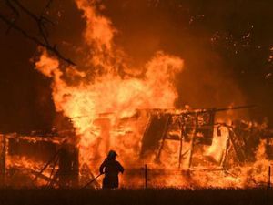 Seperti Lautan Api: Foto-foto Australia Sebelum dan Sesudah Kebakaran