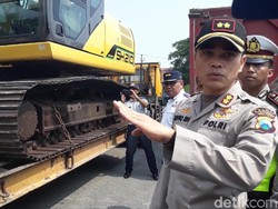 Puluhan Kendaraan Ditilang di Pasuruan, Termasuk Truk Angkut Ekskavator
