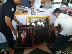 Rupa-rupa Barang Bukti dari Keraton Agung Sejagat: Softgun hingga Mahkota