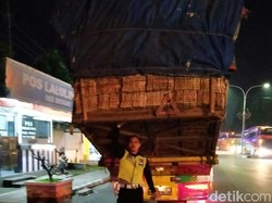 Puluhan Truk Obesitas Ditilang di Situbondo