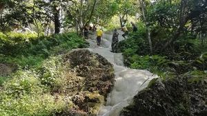 Potret Air Terjun Anti Licin, Bisa Didaki dengan Nyeker