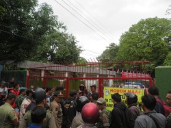 Penertiban Mattoanging Ricuh, Massa Serang Satpol PP dengan Batu-Busur