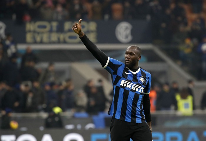 Inter Milans Romelu Lukaku waves to supporters at the end of the an Italian Cup soccer match between Inter Milan and Cagliari at the San Siro stadium, in Milan, Italy, Tuesday, Jan. 14, 2020. (AP Photo/Antonio Calanni)