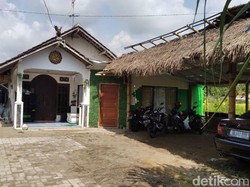 Sambil Jualan Angkringan, Raja Toto Kendalikan Keraton Agung Sejagat
