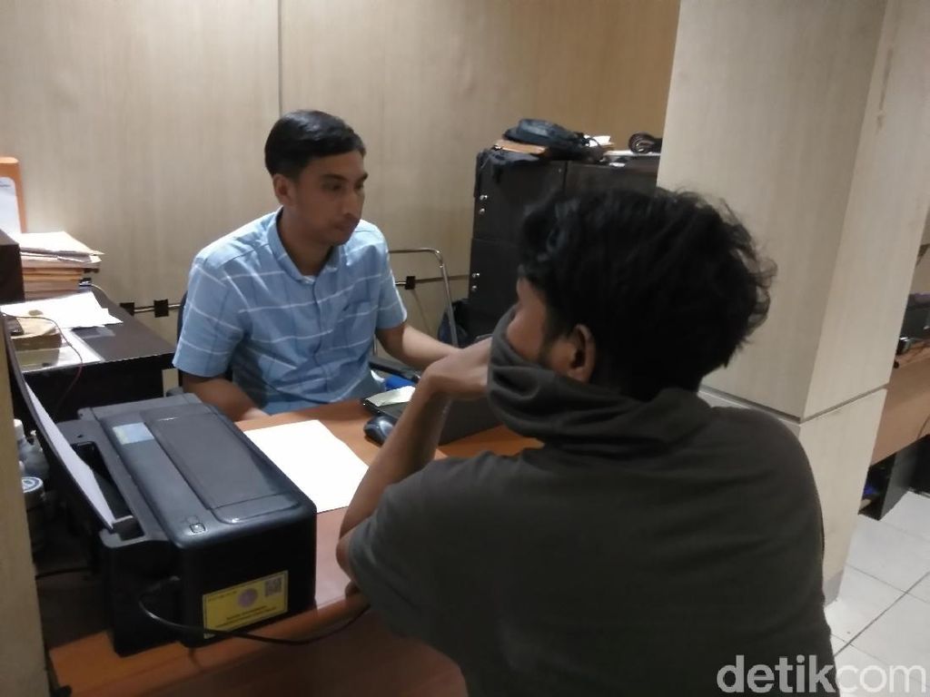 Pembawa Molotov di Stadion Mattoanging Mengaku Dijanjikan Uang Pembawa Molotov di Stadion Mattoanging Mengaku Dijanjikan Uang