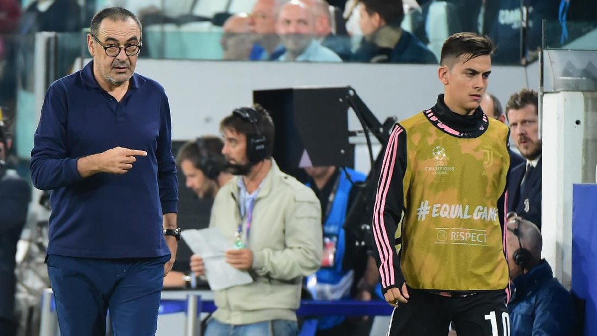 Pelatih Juventus Maurizo Sarri menanggapi dugaan perselisihan dengan Paulo Dybala. (Foto: Pier Marco Tacca / Getty Images)