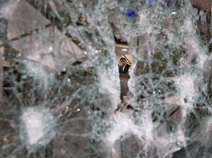 Buntut Krisis Ekonomi di Lebanon, Pendemo Rusak Bank dan ATM