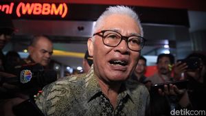 Tawa Irawan Gunari Usai Diperiksa Terkait Jiwasraya