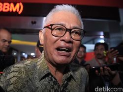 Tawa Irawan Gunari Usai Diperiksa Terkait Jiwasraya