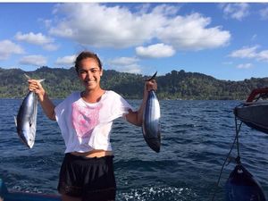 Cantiknya Alexandra Gottardo Saat Panen Semangka hingga Tangkap Ikan