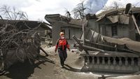 Proses Evakuasi Warga Terdampak Taal Volcano Terus Berlangsung