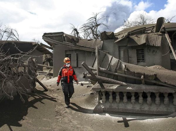 Proses Evakuasi Warga Terdampak Taal Volcano Terus Berlangsung