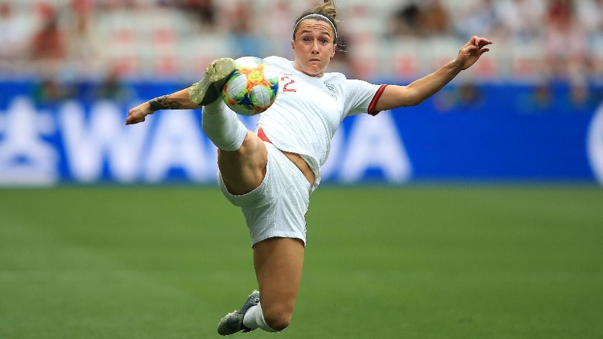 Bek kanan Timnas Inggris Lucy Bronze menjadi pesepakbola putri terbaik Inggris. (Foto: Marc Atkins/Getty Images)