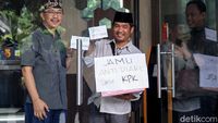 Pegiat Antikorupsi Kirim Jamu Antidiare untuk Pimpinan KPK