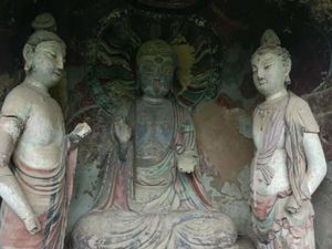 Foto: Pahatan Patung Buddha Raksasa Sembunyi di Gua & Tebing