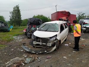 Mobil Terserempet Bus Hingga Terperosok di Tol Cipali, Satu Orang Tewas