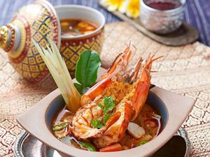 Tom Yam Pedas Hangat Cocok Untuk Makan Siang di 5 Tempat Ini