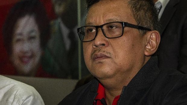 Sekjen PDIP Hasto Kristiyanto saat menyampaikan keterangan pers di kantor DPP PDIP, Jakarta, Rabu (15/1/2020). DPP PDIP membentuk tim hukum untuk merespons kasus dugaan suap yang menyeret Komisioner KPU Wahyu Setiawan dan politikus PDIP Harun Masiku. ANTARA FOTO/Dhemas Reviyanto/foc.