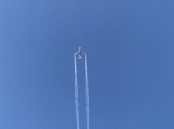 Warga AS Tuntut Pihak Maskapai, Gegara Kejatuhan Bahan Bakar Pesawat