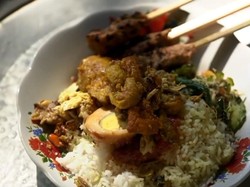 Ini Rahasia Nasi Campur Khas Bali nan Lezat