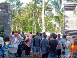 Ramai-ramai Warga Datangi Keraton Agung Sejagat di Purworejo