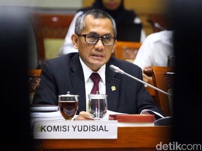 Ketua KY Dikritik Komisi III saat Rapat Konsultasi dengan DPR