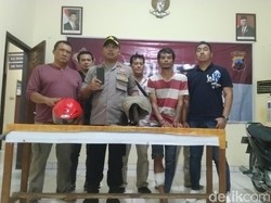 Terekam CCTV, Pria ini Menjambret Sembari Memboncengkan Anak Balita