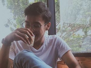 Populer Sampai Korea, Ardhito Pramono Punya Gaya Keren Saat Ngopi