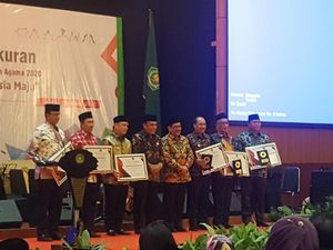 Hibahkan Uang Pemprov, Anies Dapat Penghargaan dari Kemenag Hibahkan Uang Pemprov, Anies Dapat Penghargaan dari Kemenag