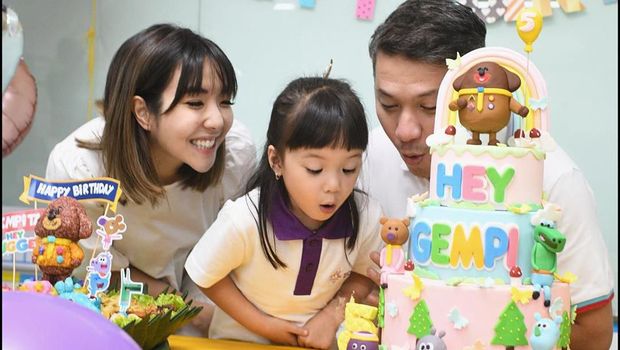 Foto-foto Gading dan Gisel Rayakan Ulang Tahun Gempi Hari Ini