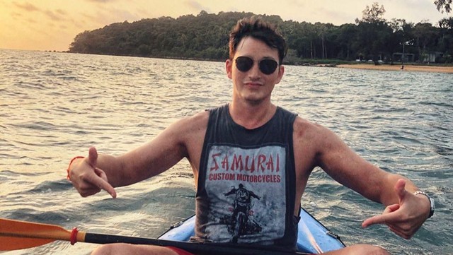 Berita Seputar Selebriti Insertlive Terkini : Mike Lewis Unggah Foto Dirawat di RS dengan Luka Perban di Bahu, Ada Apa?