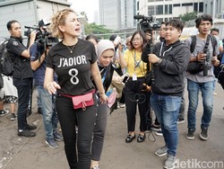 Kemarin Berantem, Nikita Mirzani dan Uya Kuya Kini Saling Sayang