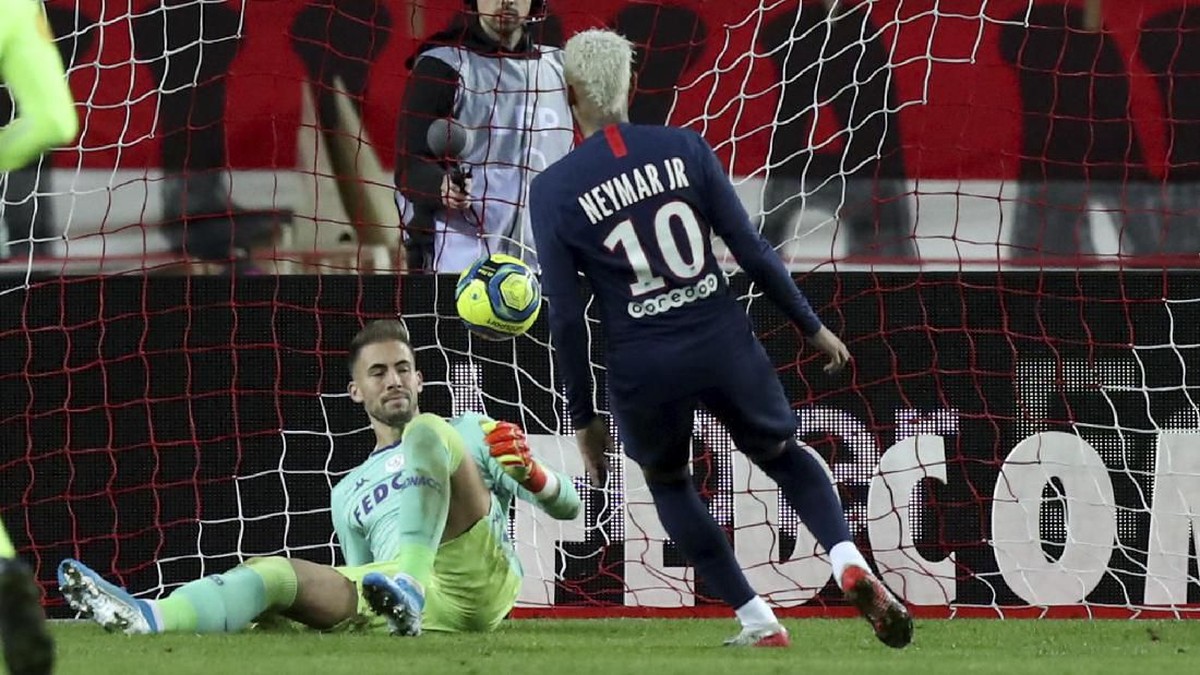 PSG mengalahkan AS Monaco 4-1 dalam lanjutan Ligue 1 2019/2020, di mana Neymar turut menyumbang gol dan assist. (Foto: AP Photo/Daniel Cole)