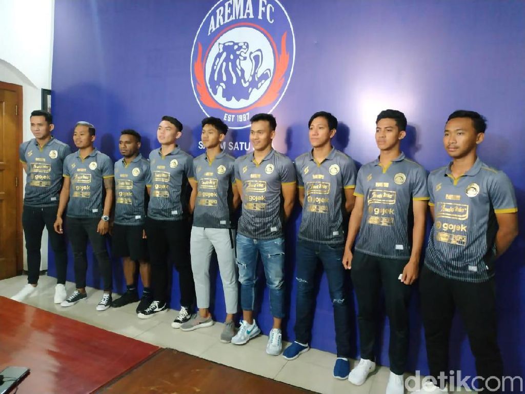 Pandi Lestaluhu dan Ganjar Mukti Dikontrak Arema FC Pandi Lestaluhu dan Ganjar Mukti Dikontrak Arema FC