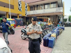 Belasan Kendaraan Penimbun BBM Diamankan, Puluhan Jeriken Disita
