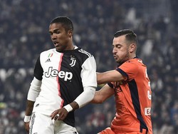 Bermain tanpa Cristiano Ronaldo, tuan rumah tetap tampil dominan. Fabio Ferrari/LaPress via AP.