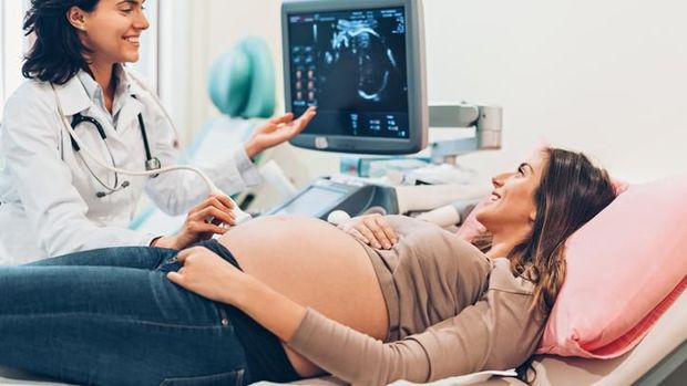 A pregnant woman in courses for expectant mothers.