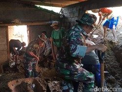 Dua Rumah di Kediri Rusak dan Akses Jalan Tertutup Tertimbun Longsor