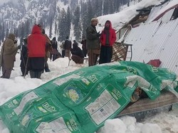 100 Orang Tewas Akibat Longsor Salju di Kashmir