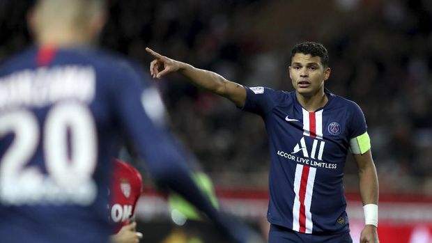 PSG's Thiago Silva points his finger during the French League One soccer match between Monaco and Paris Saint-Germain at the Louis II stadium in Monaco, Wednesday, Jan. 15, 2019. (AP Photo/Daniel Cole)