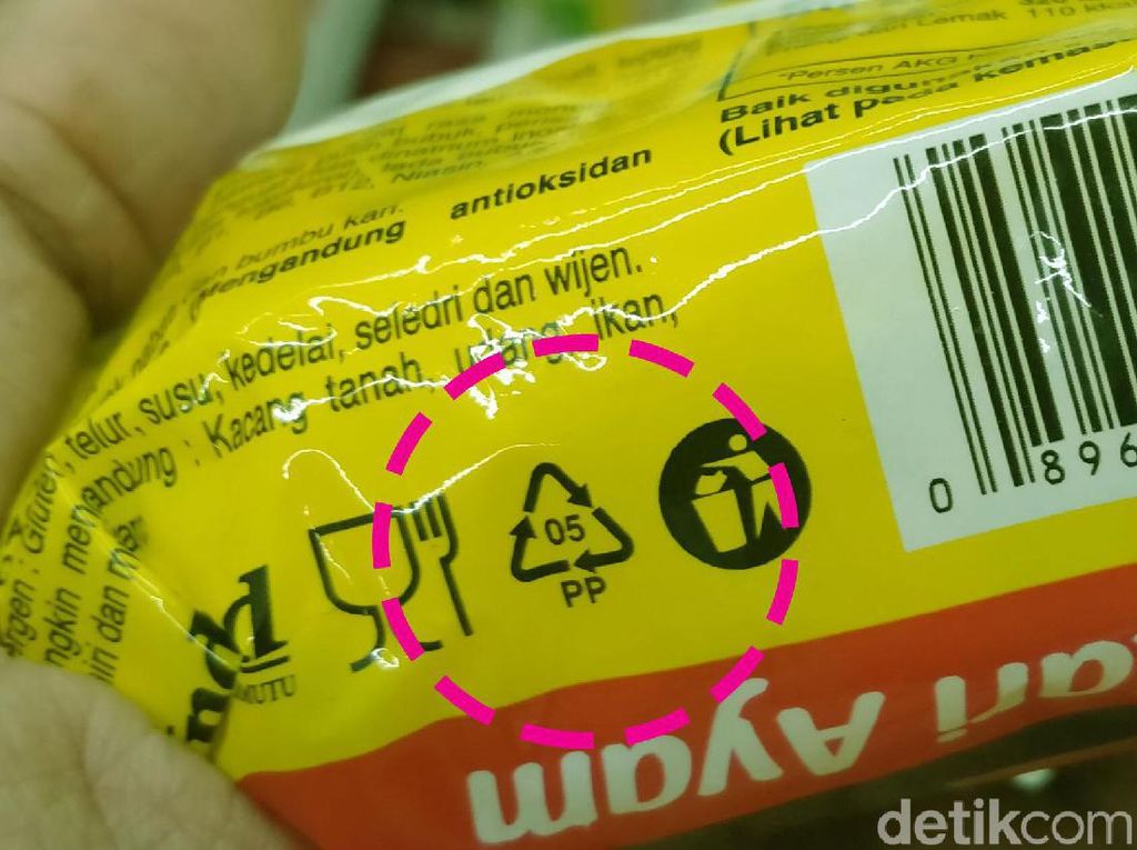 Viral Masak Mi Instan Bareng Bungkusnya dan Bahaya Plastik Dipanaskan Viral Masak Mi Instan Bareng Bungkusnya dan Bahaya Plastik Dipanaskan
