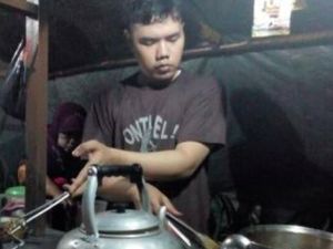 Heboh Donnie Yen KW, Sini Lihat Abang Angkringan Mirip Ahmad Dhani Heboh Donnie Yen KW, Sini Lihat Abang Angkringan Mirip Ahmad Dhani