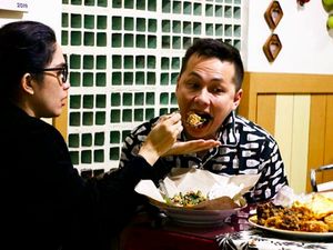 Diserang Nikita Mirzani, Ussy dan Andhika Tetap Kulineran Romantis