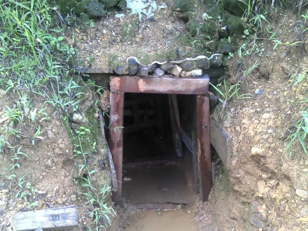 Penambang Liar di TNGHS Lebak Cari Emas Pakai Merkuri Penambang Liar di TNGHS Lebak Cari Emas Pakai Merkuri
