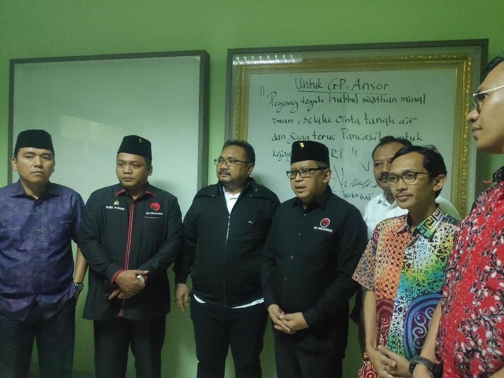 Hasto-Ketum GP Ansor Bertemu Bahas Ada Kelompok Adu Domba NU-PDIP Hasto-Ketum GP Ansor Bertemu Bahas Ada Kelompok Adu Domba NU-PDIP