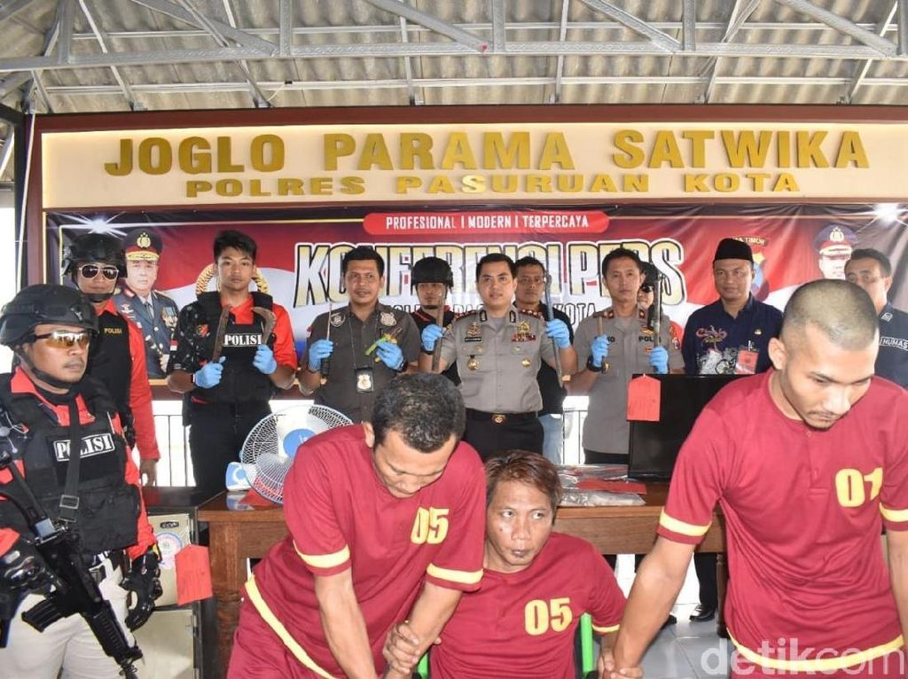 3 Pembobol Brankas Koperasi di Pasuruan Diringkus, Uang Rp 1,1 M Ludes 3 Pembobol Brankas Koperasi di Pasuruan Diringkus, Uang Rp 1,1 M Ludes