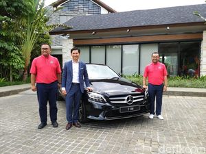 Mercedes-Benz Luncurkan C180 dan MPV Bongsor Vito